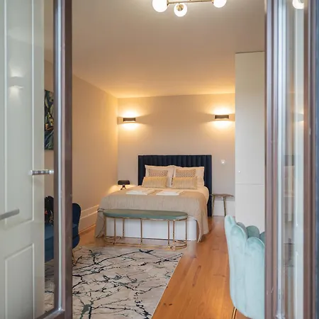 Glamour By The River Apartment *