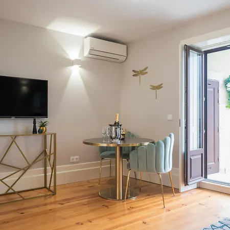 Glamour By The River *